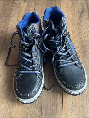 Women’s Casual High-Top Sneakers in Navy and Black